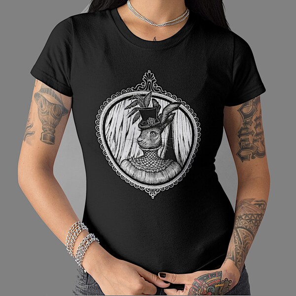 Damen TShirt Schwarz|  Frau Hase | Hasenbild | Dunkle Klamotten | Gothic Kleidung Damen | Steampunk | Skurrile Bilder | Separat Bestellen!