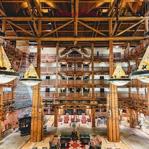 Vestíbulo de Wilderness Lodge - Chimenea - Tótems - Disney World