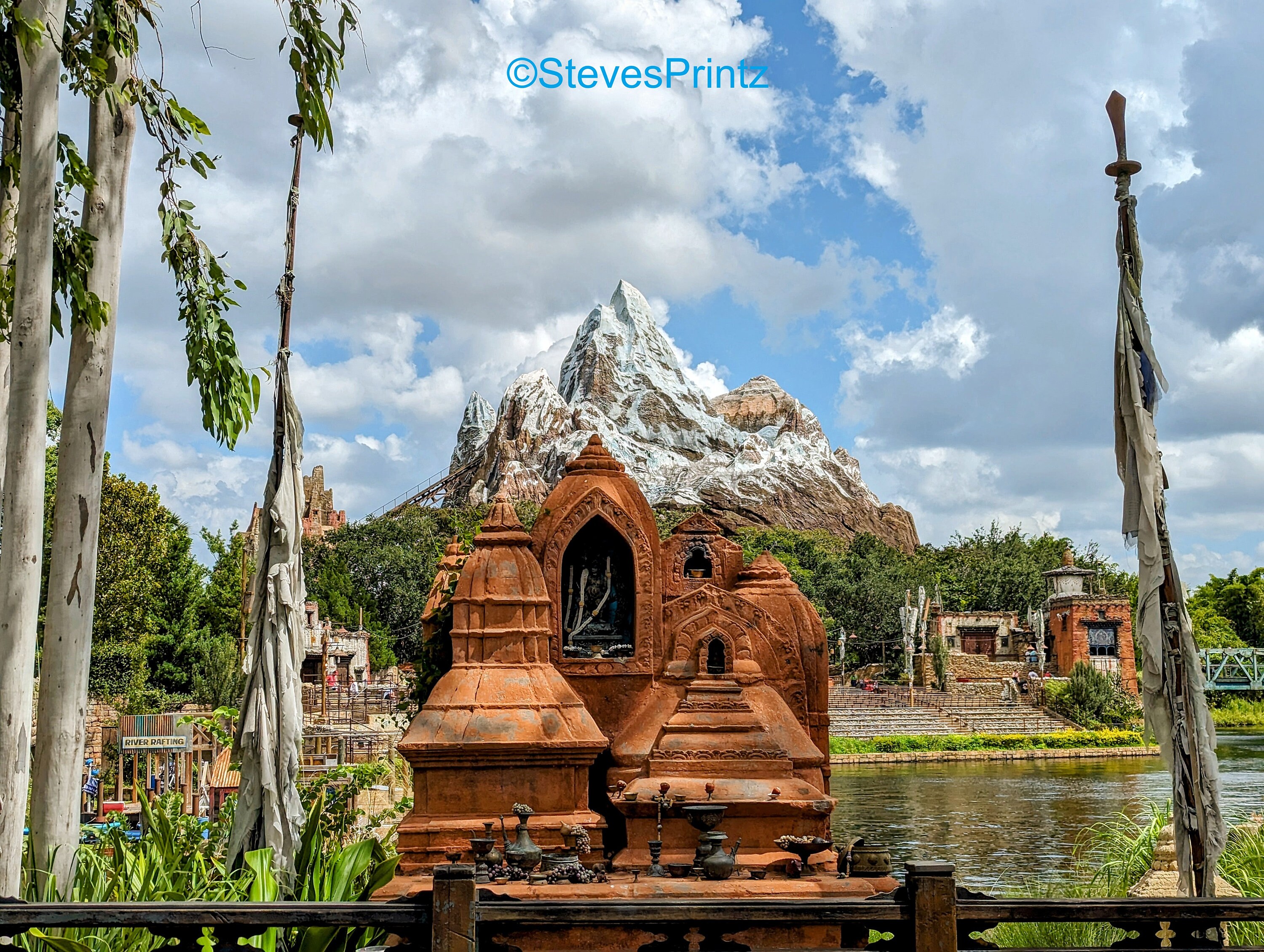 Expedition Everest - Mt. Everest - the Forbidden Mountain - Yeti