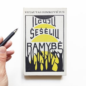 Taccuino riciclato con carta personalizzabile, diario nero e giallo, diario vintage, taccuino con libro antico degli anni ’70, diario con libro alterato