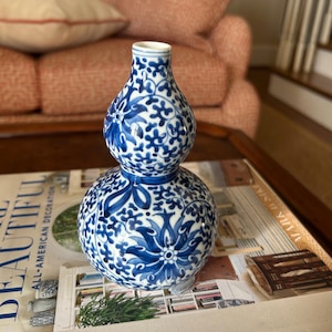 Blue and White double gourd vase