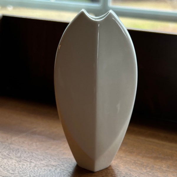 ROSENTHAL STUDIO-LINE White Porcelain Fisher Treyden Modernist Miniature Bud Vase 4.25" tall