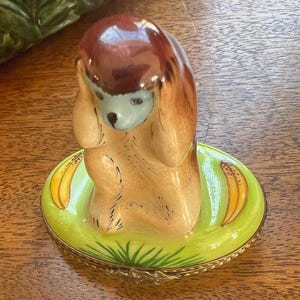 Rochard Limoges “Hear No Evil Monkey” Hand-Painted France Trinket Box – Peint Main – Bananas Interior