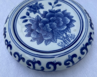 Blått och vitt växtställ