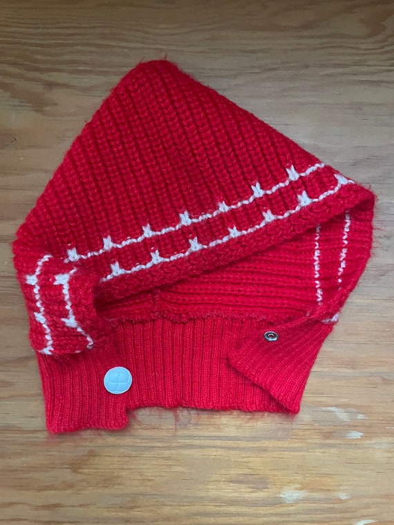 Vintage red hand knitted woman's ski hat with but… - image 3
