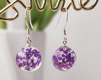 Boucles d'oreilles pendantes pendantes fleurs violettes Vraies fleurs séchées Gypsophile de bébé Bijoux en résine Cadeau unique