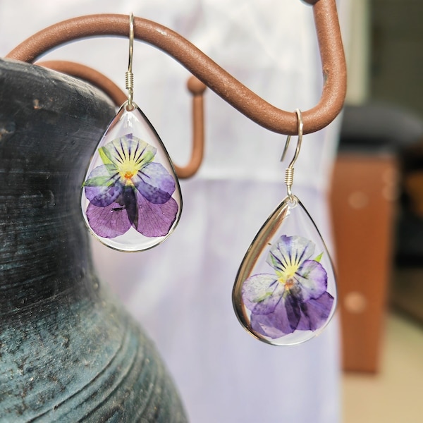 Violet Flower Resin Earrings,Real Dried Flower Earrings,Purple Pressed Flowers Earrings,Drop Dangle Earrings, Bridesmaid Gift