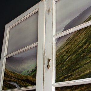 Décoration murale shabby chic fenêtre en treillis antique avec fausse vue sur les Highlands image 3