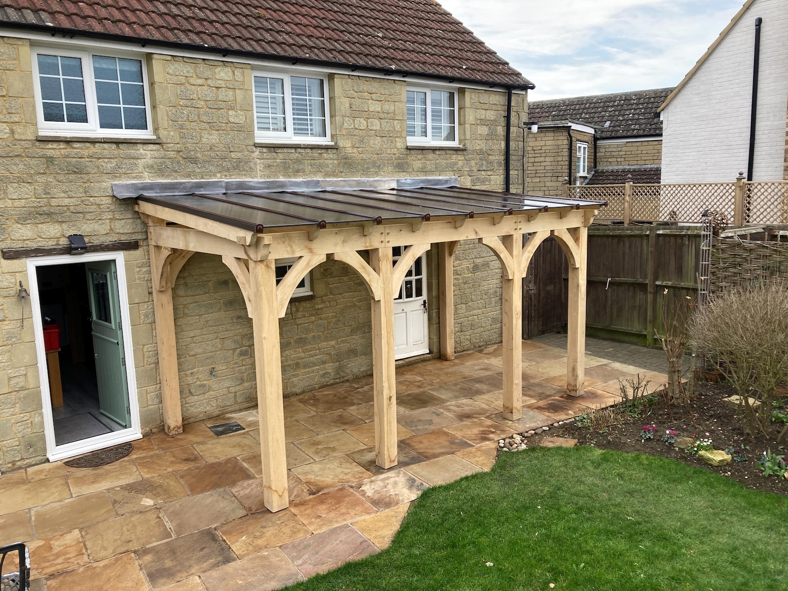 Oak Lean To Pergola 4 5m X 2 5m Handmade For Solar Panels Or Roof oak-lean-to-pergola-4-5m-x-2-5m-handmade-for-solar-panels-or-roof