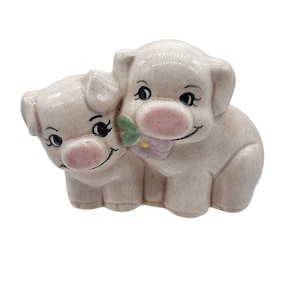 VTG Hobbyist Ceramic Cuddling Courting Pig Couple Figurine With Flower Kitsch