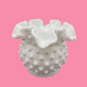 Fenton Hobnail Double Crimp Ruffled White Milchglasvase Cottage Romantischer Kern