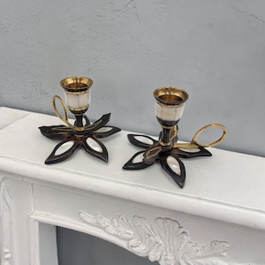 Juego de portavelas cónicos de latón con incrustaciones de nácar y forma de loto, estilo bohemio.