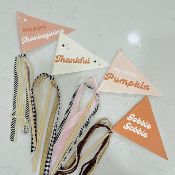 Thanksgiving Pennant Flag Holiday Printable for Kids // Thanksgiving Pennants // Thanksgiving Flags // Thanksgiving Party