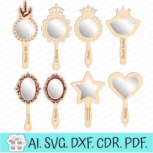 Puede incluir: Una colección de espejos de mano de madera en varias formas, incluyendo un unicornio, coronas, una estrella y un corazón. Cada espejo tiene una superficie reflectante y un mango con texto como "March 8th" e "International Women's Day". Los espejos son de color marrón claro.