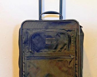 TUMI Alpha 2279D3 Valise de voyage extensible en nylon balistique 2 roues 22 pouces
