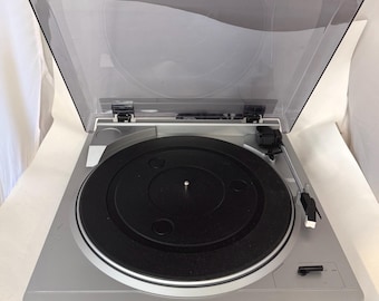 Vintage (1990's) Aiwa PX-E860 Automatic 33/45 RPM Turntable RCA Stereo Output