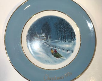 Vintage Avon Christmas Plate Bringing Home the Tree. Original Box 1976