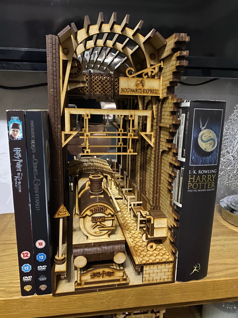 Book nook platform 9, Wizards express, laser cut Kit, gift for any occasion image 3