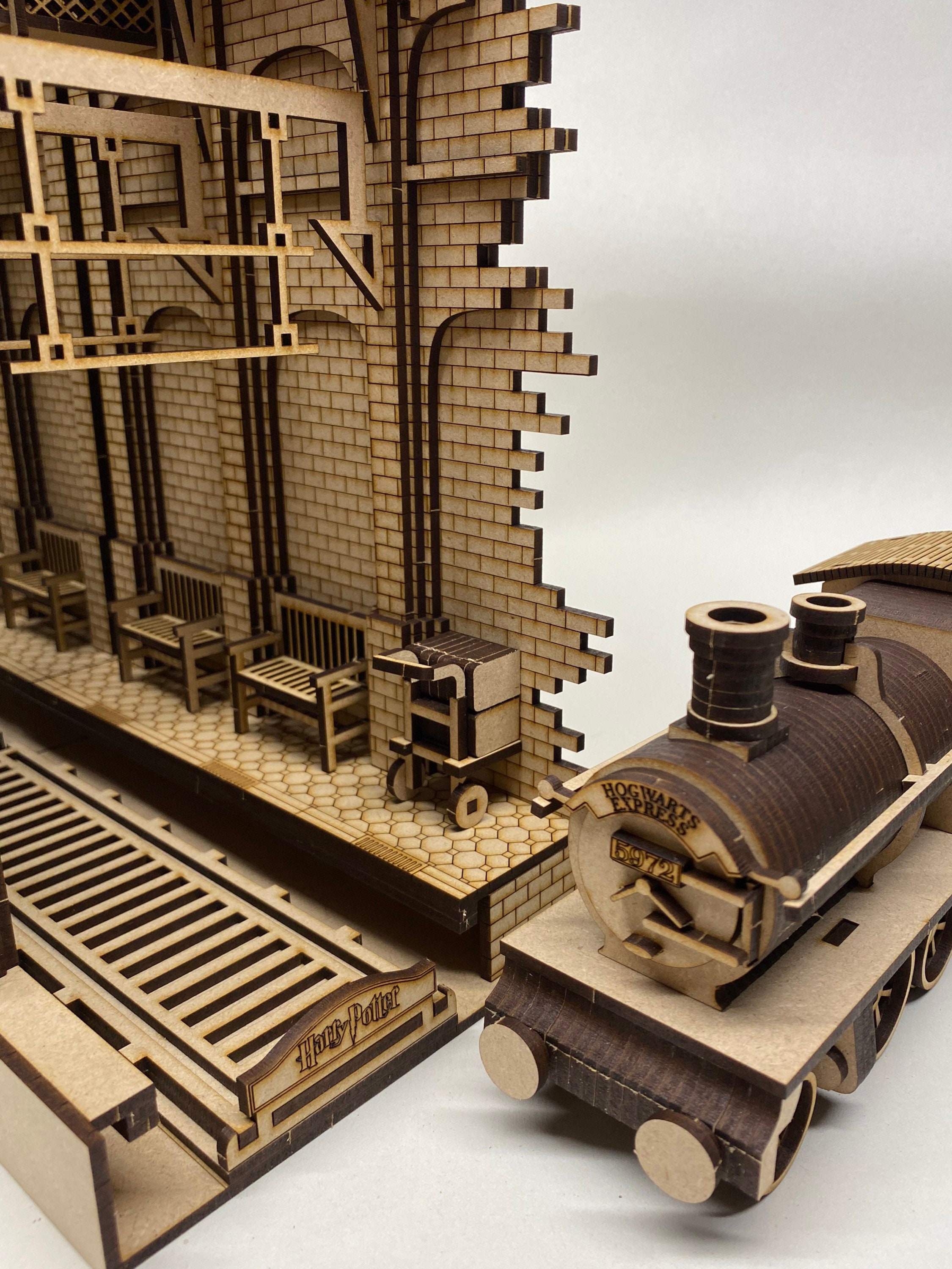 Harry Potter Platform 9 3/4 Bookends Pre-color Wooden Craft Kit