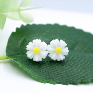 Daisy Stud Earrings, Plastic Post Earrings, Metal Free Earrings, Earrings for Sensitive Ears, Hypoallergenic Studs, Non Metal Earrings