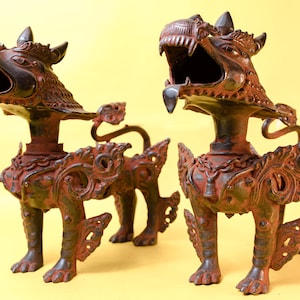 9” Antique Pair Of Tibetan Guard Snow Lions Handmade Souvenir From Nepal