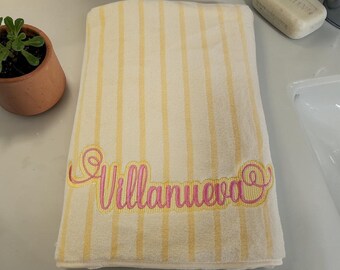Toalla de baño bordada personalizada