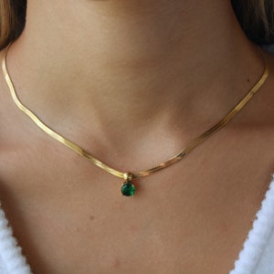 18K Gold Emerald Round Necklace Dainty Gemstone Necklace May Birthstone Pendant Vintage Jewelry Tarnish Free Pendant Personalized Gift