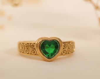 Gold Emerald Heart Ring Green Stone Signet Ring Dome Heart Green Ring for Women Tarnish Free Jewelry Birthday Gift for Her Statement Ring