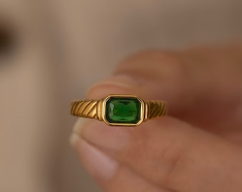 Anillo de sello de esmeralda de oro Declaración Anillo de apilamiento Regalo para su anillo grueso Joyería vintage Empañar joyería libre Anillo de sello de piedra de nacimiento Regalo