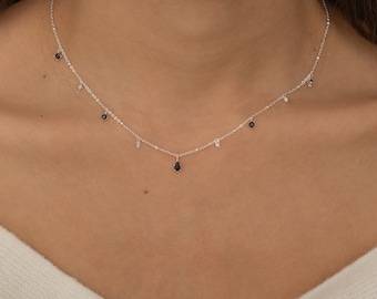 Silberne Onyx-Schwarz-Edelstein-Halskette, Schwarzer Charm-Tropfen-Minimalist-Halskette, Layering-Halskette, Geschenk für Brautjungfer. Schwarzer Onyx-Anhänger