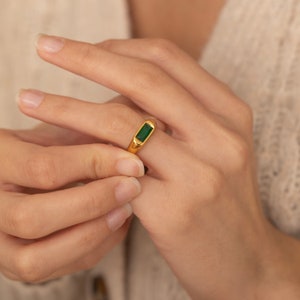 Emerald Signet Ring Gemstone Ring Diamond Signet Ring Vintage Statement Ring Non Tarnish Ring Green Birthstone Ring Birthday Gift for Her