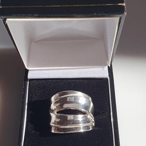 Anillo de banda de plata
