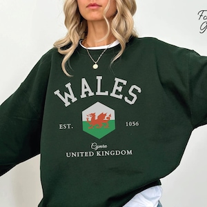Wales Sweatshirt, Welsh Flag  Crewneck Hoodie, Wales travel Gift,  Welsh Unisex Sweatshirt Pullover gift souvenir