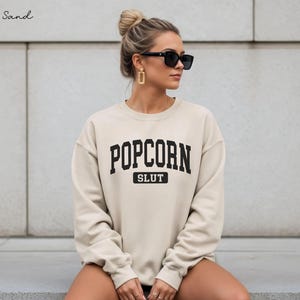 Sudadera de puta de palomitas de maíz, divertida sudadera de cuello redondo de palomitas de maíz, mamá de palomitas de maíz, suéter del escuadrón de palomitas de maíz, regalo universitario de moda de chica de palomitas de maíz