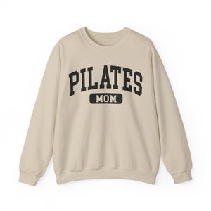 Felpa per mamma Pilates, divertente maglione Pilates, pullover Pilates per donna, maglione regalo Pilates, felpa con cappuccio Biggest Fan, per mamma immagine 7