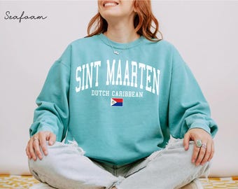 Sudadera unisex de cuello redondo con la bandera de Sint Maarten, colores cómodos, ideal como regalo o recuerdo para unas vacaciones en una isla caribeña holandesa.