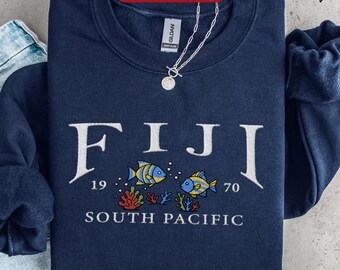 Broderad tröja från Fiji, rundhalsad tröja från South Pacific med broderi, semestertröja från Suva, souvenir från Fiji