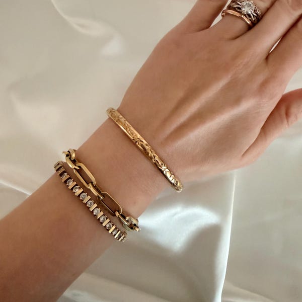 Vintage Armreif aus 9 Karat Gelbgold mit floralen Gravuren