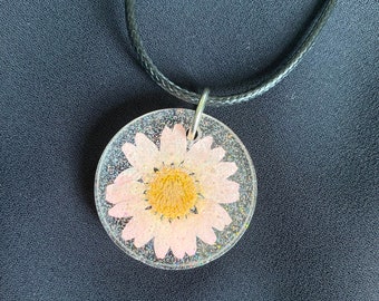 Flower Necklace / Resin / Pink Daisy