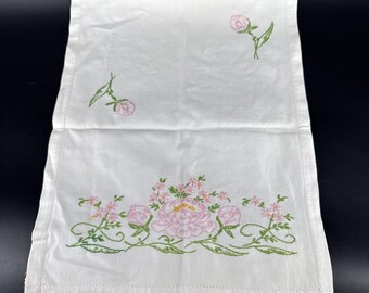 Camino de mesa bordado estilo cabaña vintage con flores rosas
