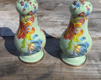 Salero y pimentero grandes MacKenzie-Childs Green Flower Market, RAROS, 6,5 pulgadas.