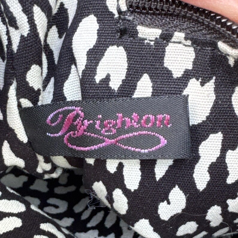 Guía de supervivencia para bolso bandolera Brighton con estampado gráfico plateado metalizado y temática parisina imagen 8