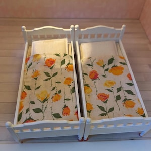 Lundby two original beds to the dollhouse