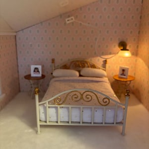 Lundby original bed  set to the dollhouse