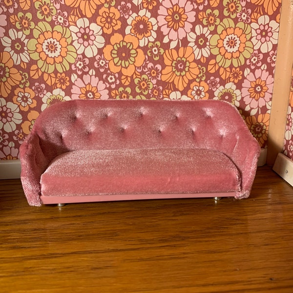 Lundby furniture pink sofa to dollhouse