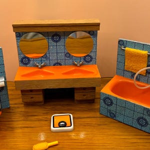 Lisa/Lundby original bathroom to dollhouse