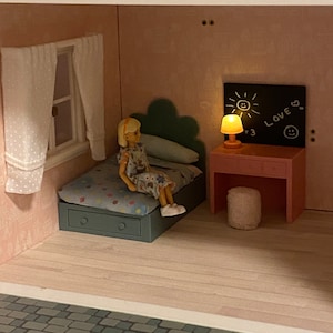 Lundby original bedroom set  teenage room with table lamp to the dollhouse