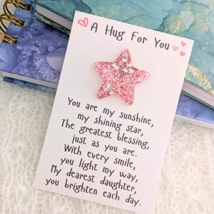 Ficha de abrazo de bolsillo para hija, regalo de cumpleaños número 21 para ella, regalo para hija número 40, regalo para niña preadolescente, regalo para niña adolescente de mamá, para mi hija