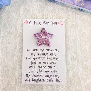 Ficha de abrazo de bolsillo para hija, regalo de cumpleaños número 21 para ella, regalo para hija número 40, regalo para niña preadolescente, regalo para niña adolescente de mamá, para mi hija