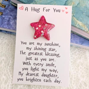 Ficha de abrazo de bolsillo para hija, regalo de cumpleaños número 21 para ella, regalo para hija número 40, regalo para niña preadolescente, regalo para niña adolescente de mamá, para mi hija